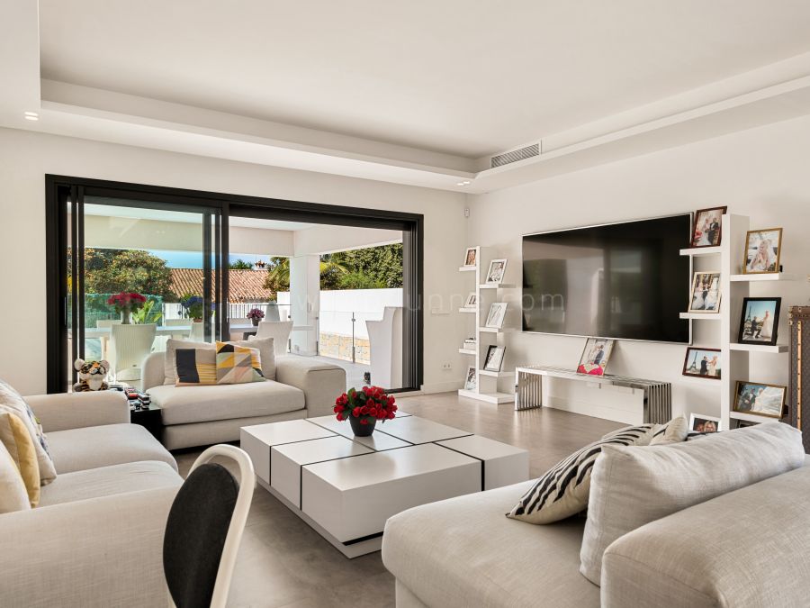 Villa moderne située en première ligne de golf à Guadalmina