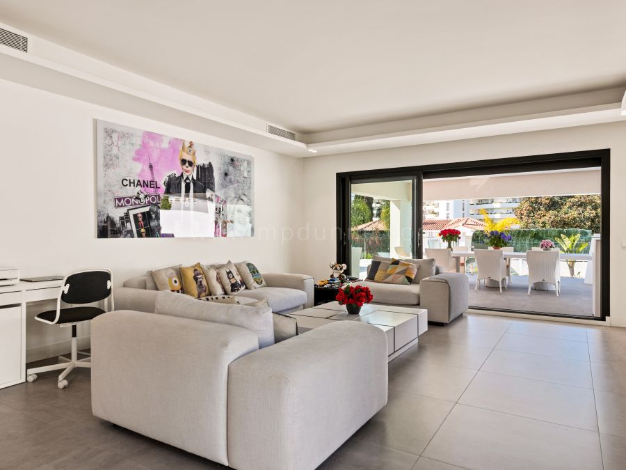 Villa moderne située en première ligne de golf à Guadalmina