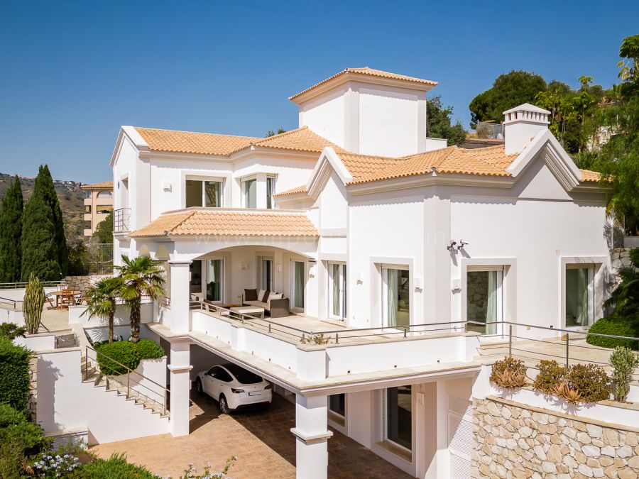 Klassische spanische Villa mit Panoramablick in Marbella Ost