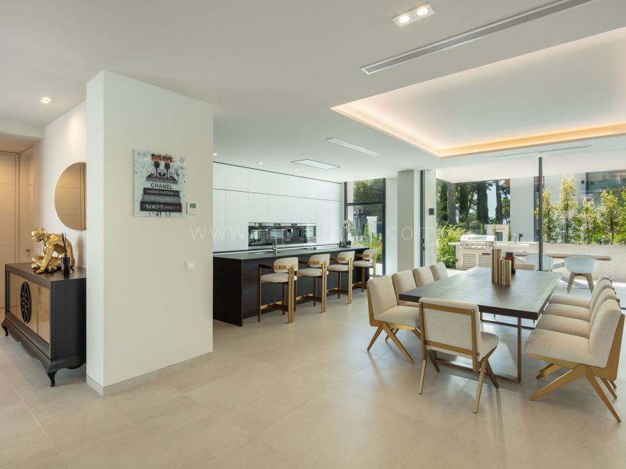 Zeitgenössische Villa in La Carolina an der Goldenen Meile von Marbella
