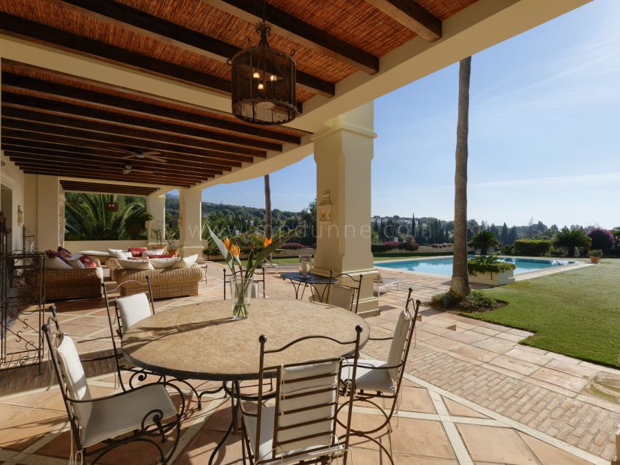 Villa im traditionellen Stil mit Panoramablick in Marbella Hill Club