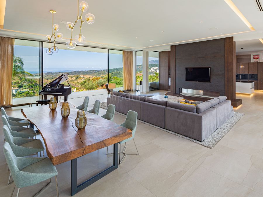 Contemporary style villa offering panoramic sea views