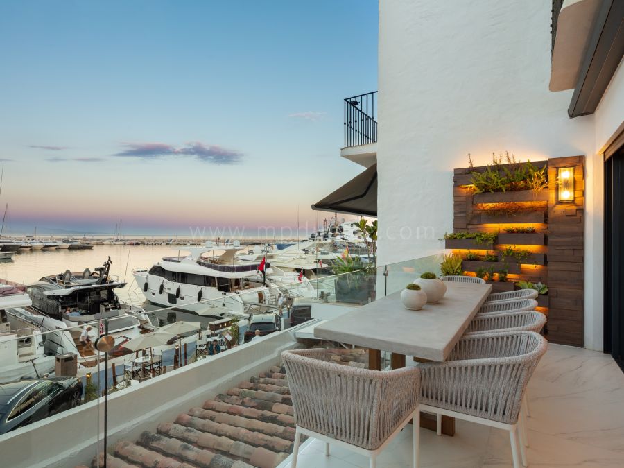 Apartamento en primera línea en Puerto Banús, Marbella