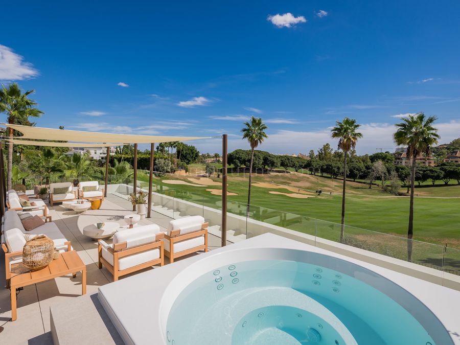 Villa Tesalia, New Frontline Golf Home, Nueva Andalucía