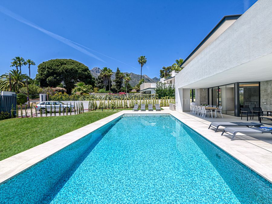 Villa a estrenar en venta en la Milla de Oro de Marbella