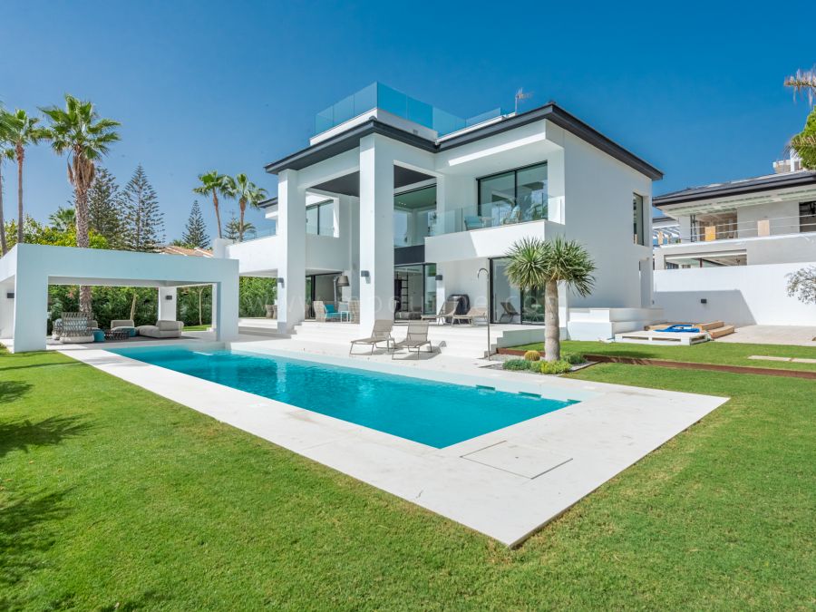 Villa moderne en bord de mer entre San Pedro et Puerto Banús