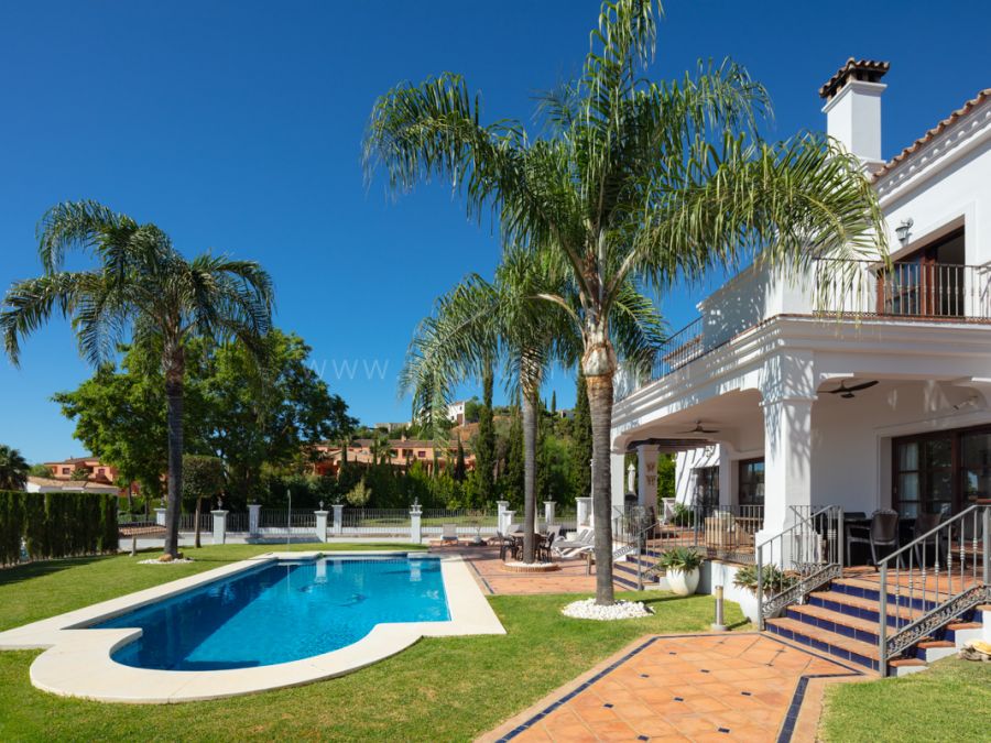 Klassische und spektakuläre Villa in El Paraíso Alto