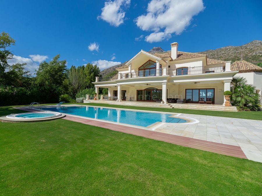Luxury Mansion with Sea Views in Los Picos Sierra Blanca Marbella