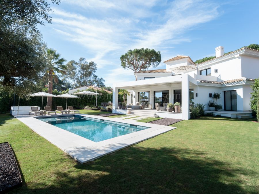 Nouvelle villa remise à neuf sur la plage de Los Monteros, Marbella