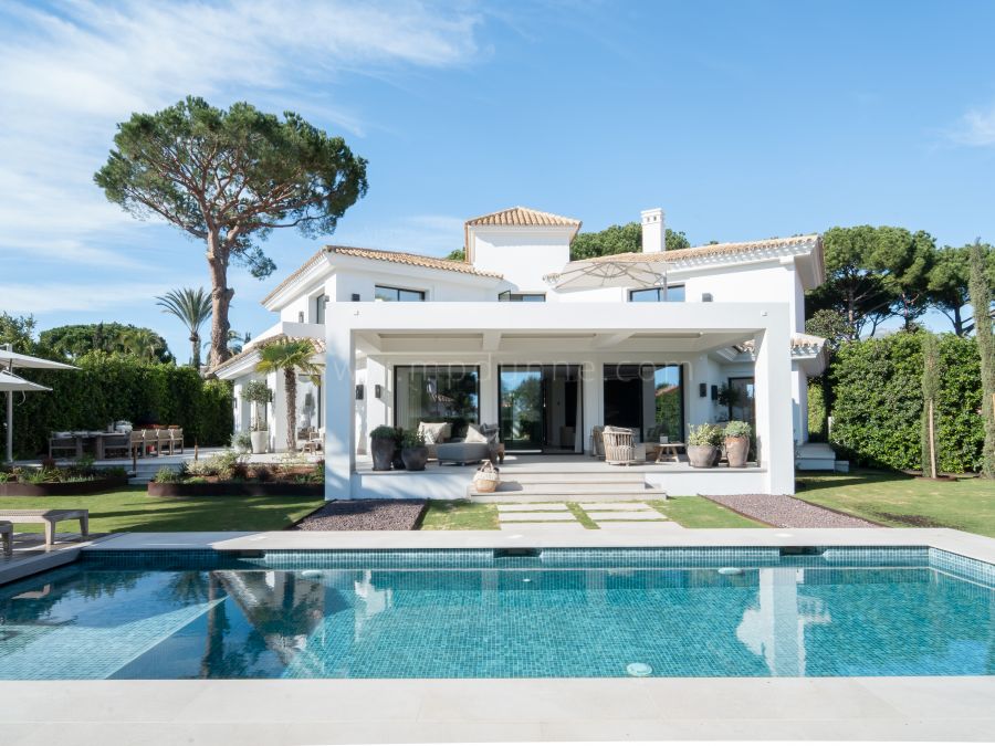 Neue renovierte Villa am Strand von Los Monteros, Marbella
