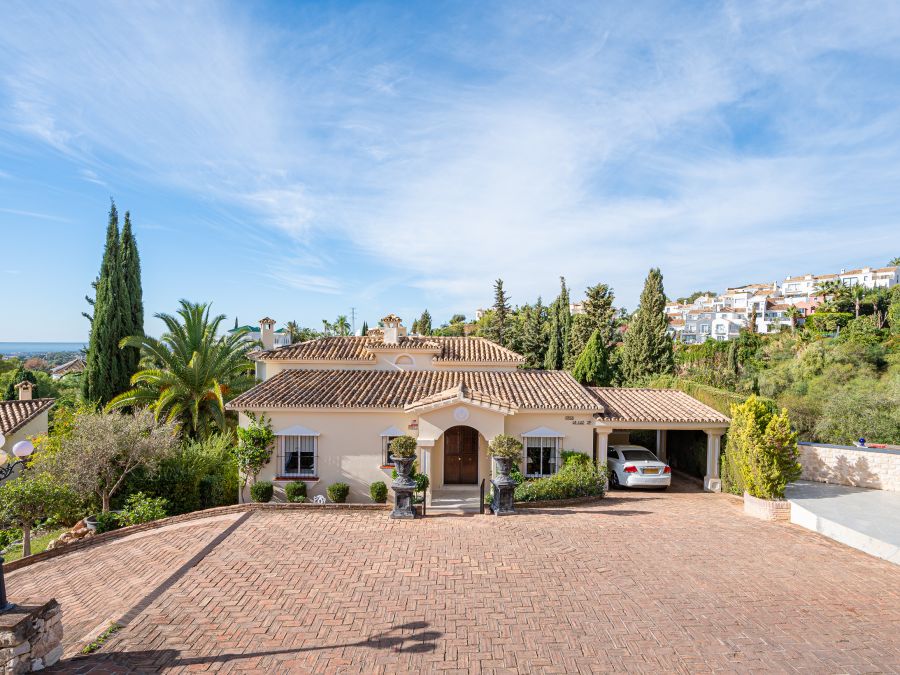 Villa for Refurbishment in Marbella Hill Club