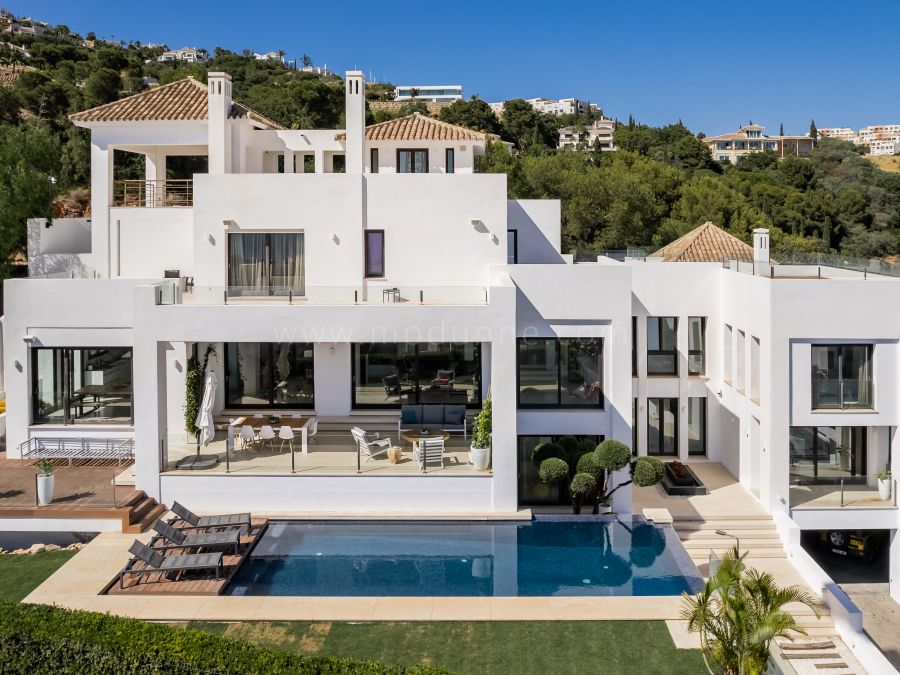 Moderne Villa mit Panoramablick auf das Meer in Altos de los Monteros, Marbella