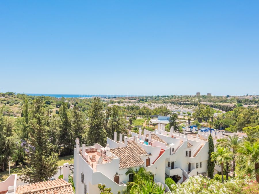Duplex Penthouse with Panoramic Views in Marbella Golden Mile
