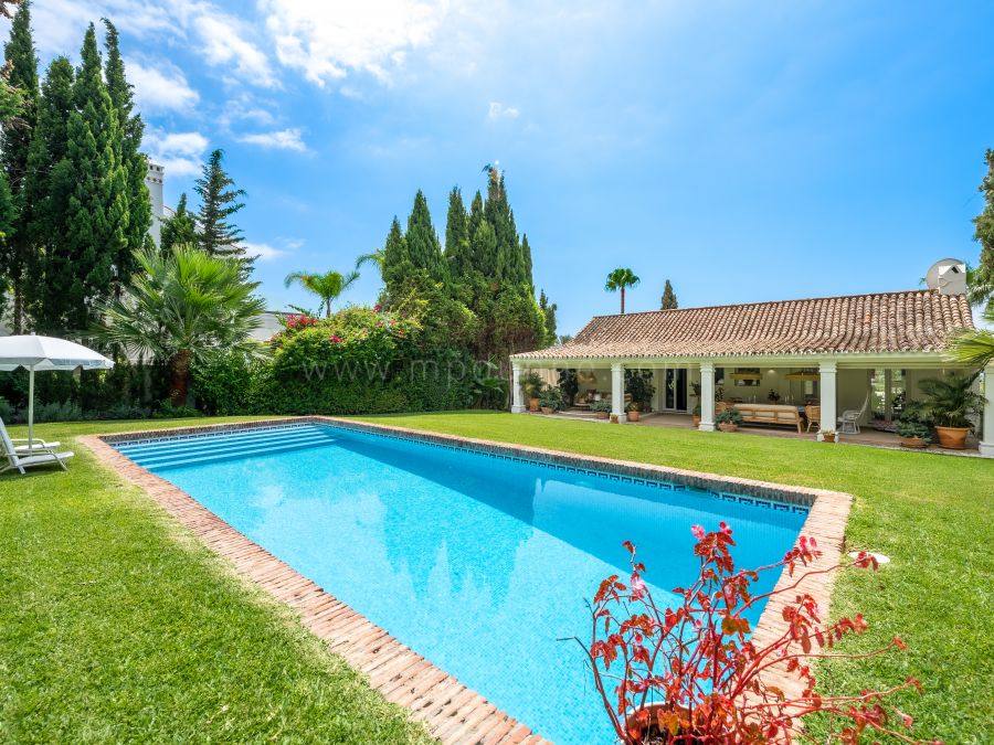 Villa for sale in Balcones de Sierra Blanca, Marbella Golden Mile