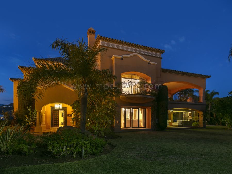 Villa im klassischen Stil mit Meerblick in La Quinta, Benahavis.