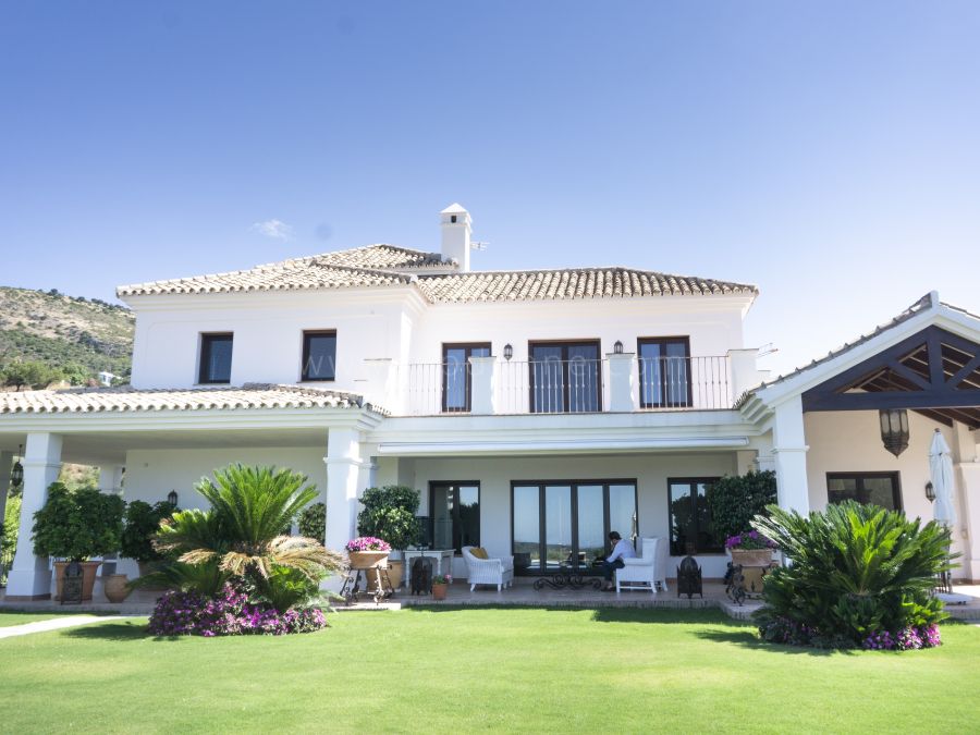 Villa im klassischen Stil mit Blick auf den Golfplatz von Marbella Club