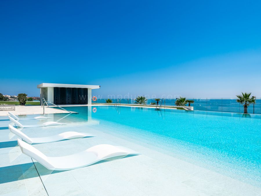 Beachfront Penthouse in New Golden Mile