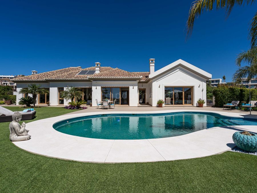 Family Villa in Los Flamingos