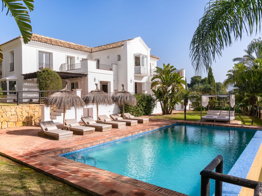 Family Villa with Sea Views in Altos de Los Monteros