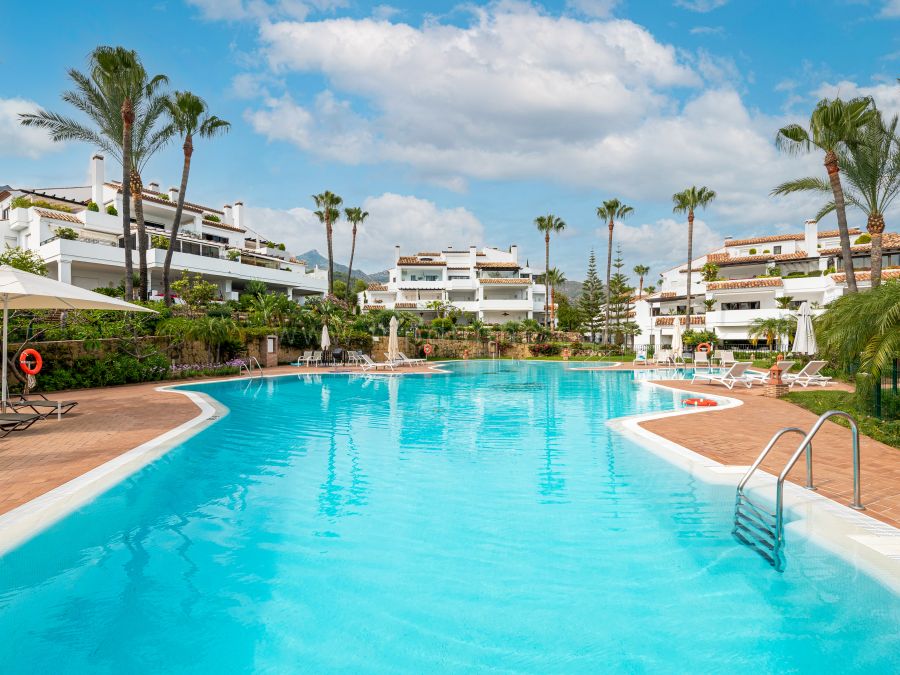 Properties for sale in Monte Paraiso Country Club, Marbella Golden Mile
