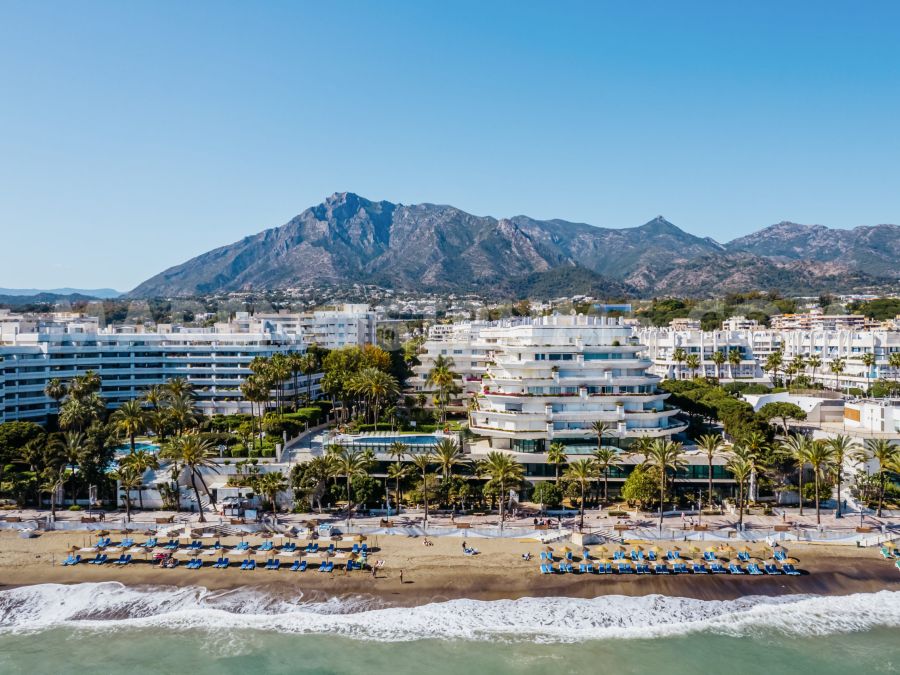 Beachfront Luxury Apartment in Marbella