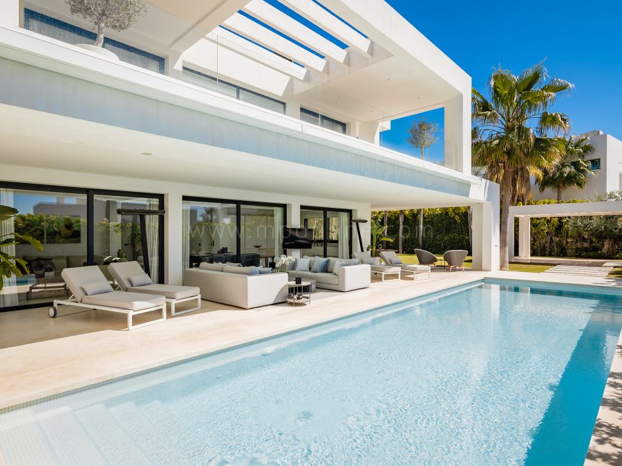 Contemporary Luxury Villa in Prestigious Gated Community within Golf Valley
