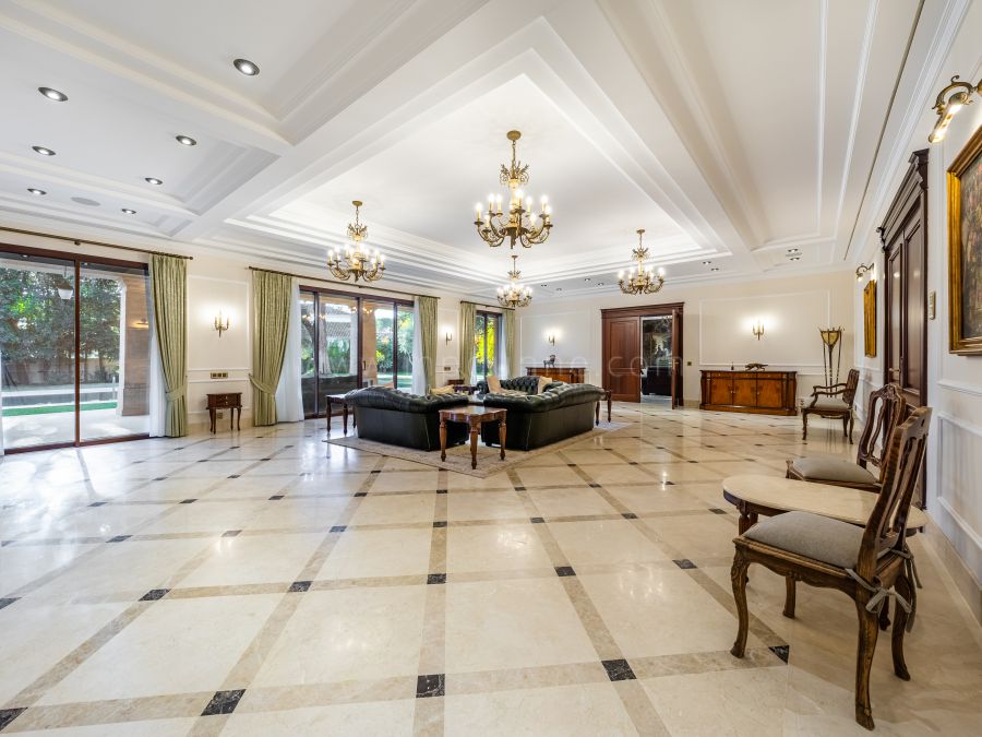 Klassisches Herrenhaus in Guadalmina Baja