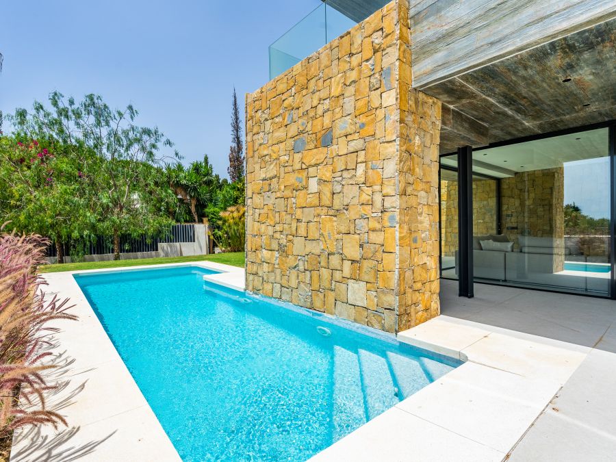Contemporary Villa in Marbella Golden Mile