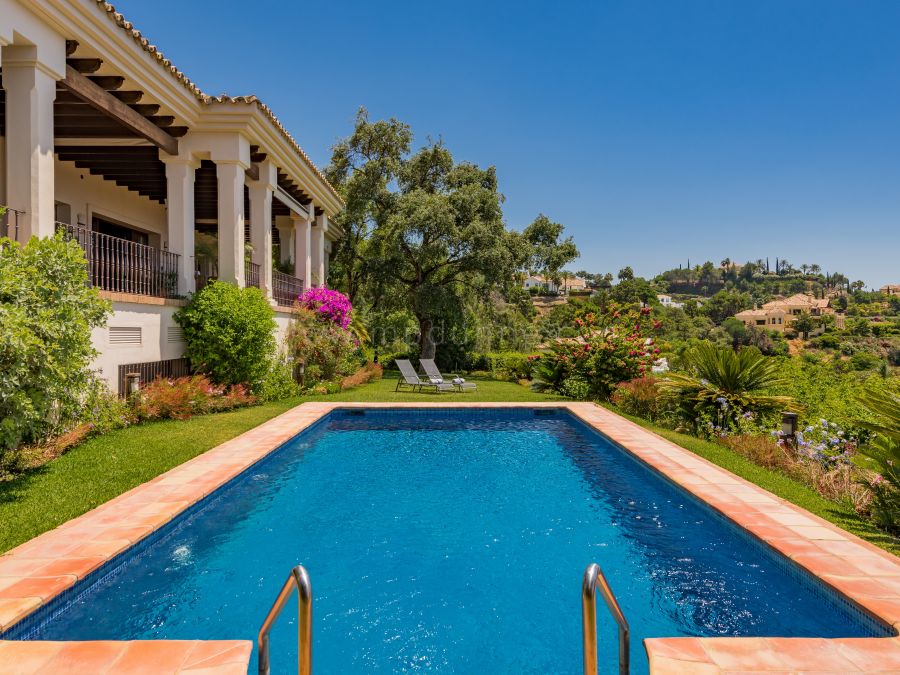 Classic Style Villa in La Zagaleta with Panoramic Sea Views