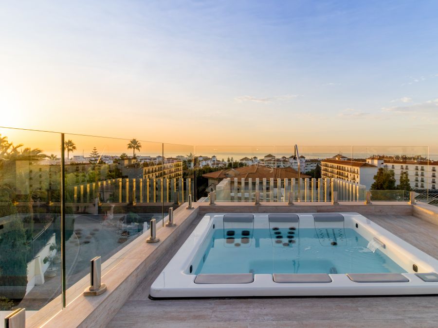 Exklusive zeitgenössische Design-Villa in Nueva Andalucía.