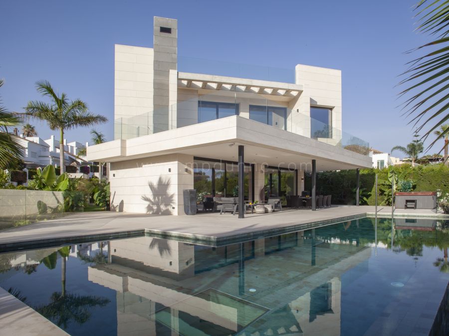 Villa de estilo moderno en Nueva Andalucía, Marbella