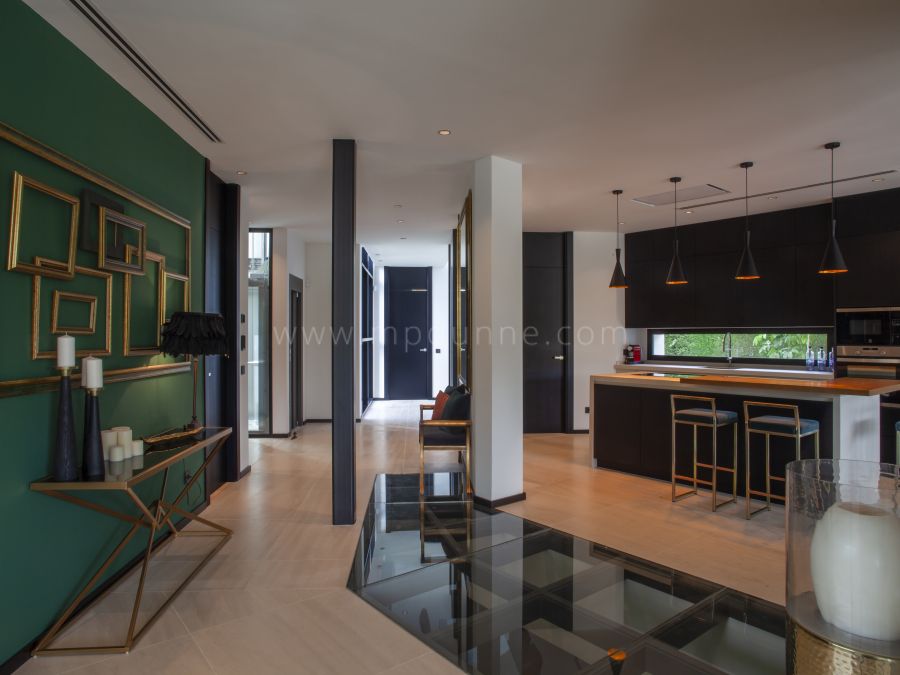 Villa communautaire contemporaine clôturée à Nueva Andalucía, Marbella