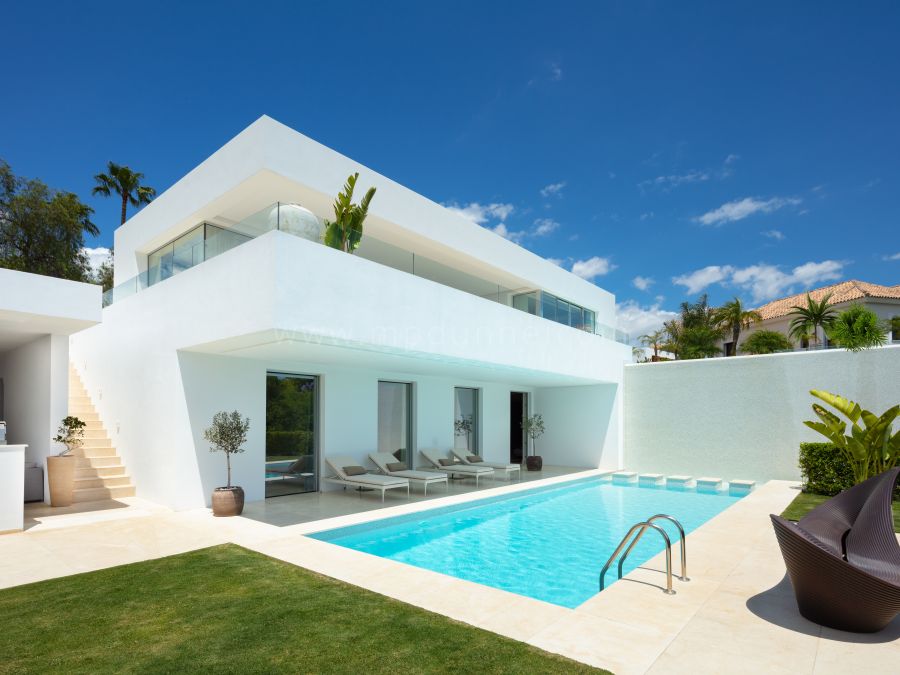 Neu erbaute moderne Villa in La Quinta Marbella
