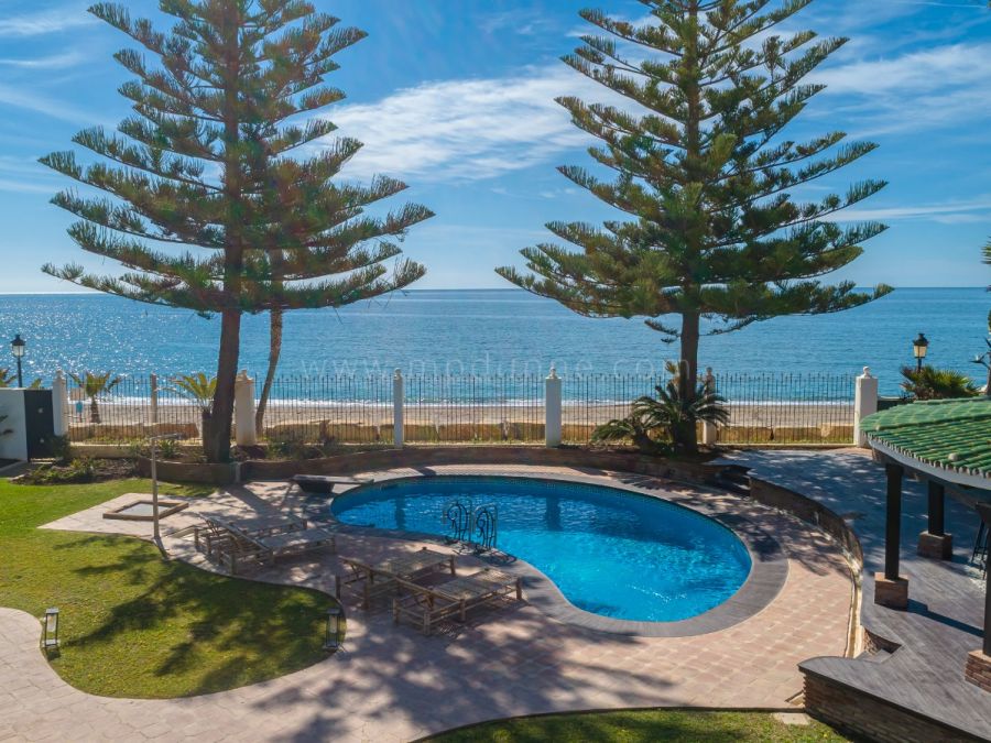 Villa zur Ferienvermietung in erster Strandlinie Golden Mile Marbella