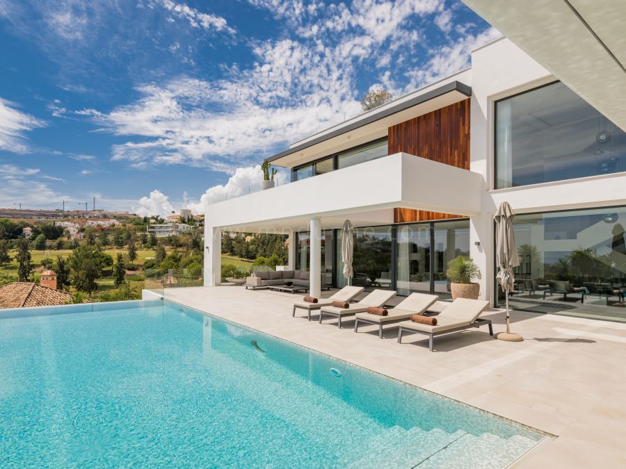 Villa 27 Marbella Villa de Diseño Moderno con Vistas al Golf y al Mar