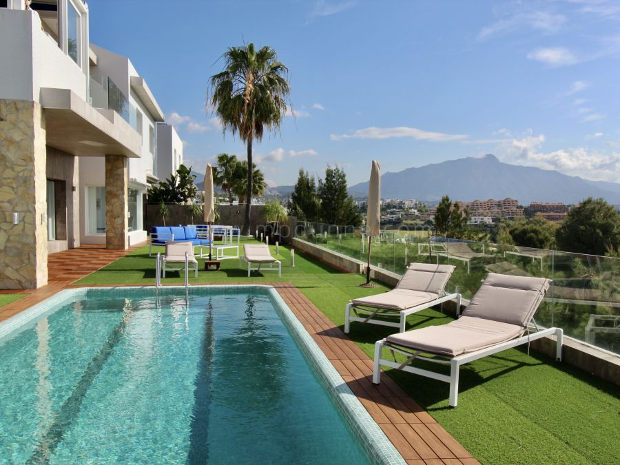 Renovated Frontline Golf Villa with Panoramic Views