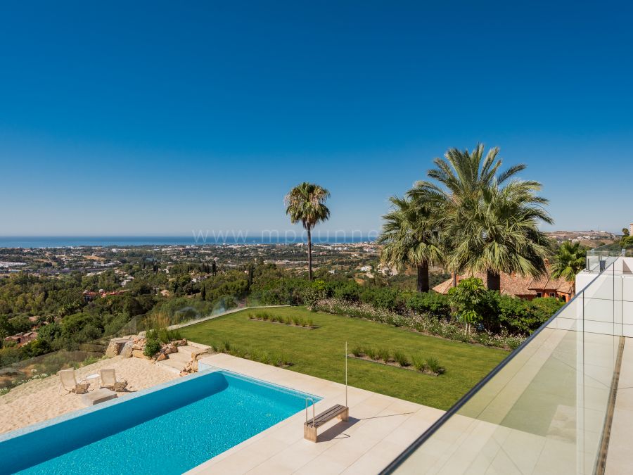 Modern Villa with Panoramic Sea Views