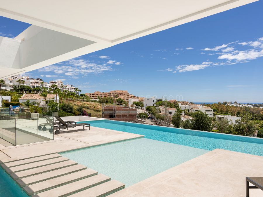 Villa contemporaine design avec vue sur la mer et le golf