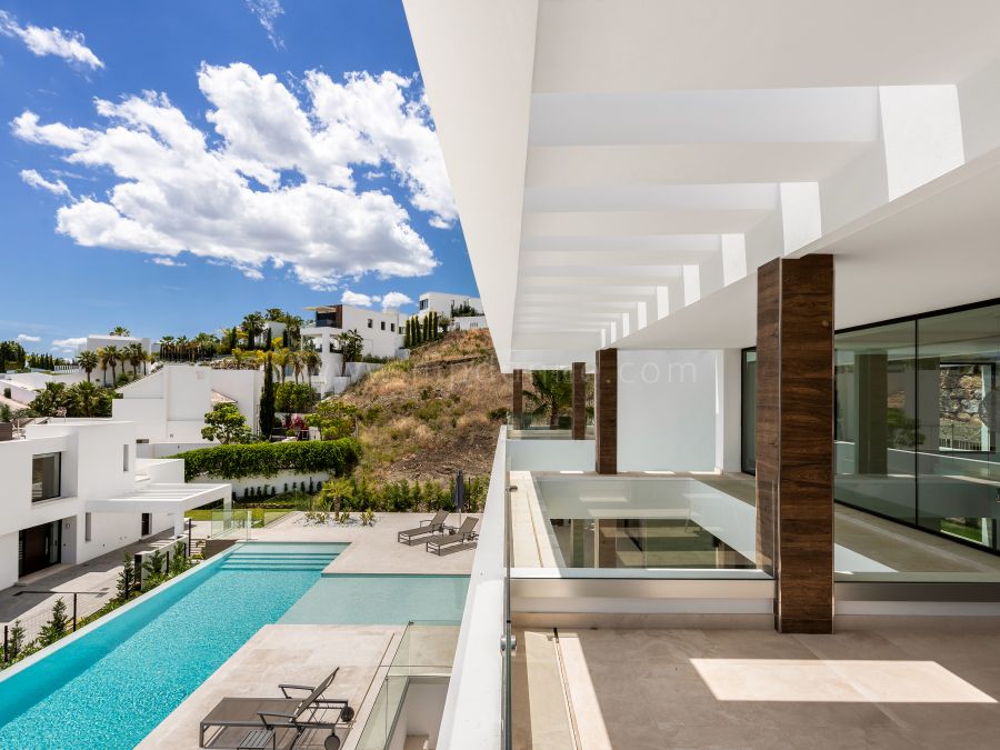 Villa contemporaine design avec vue sur la mer et le golf