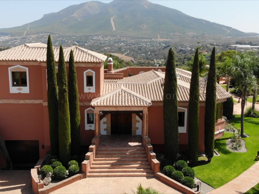 Equestrian Finca with Panoramic Views in Coin &amp; Mijas countryside