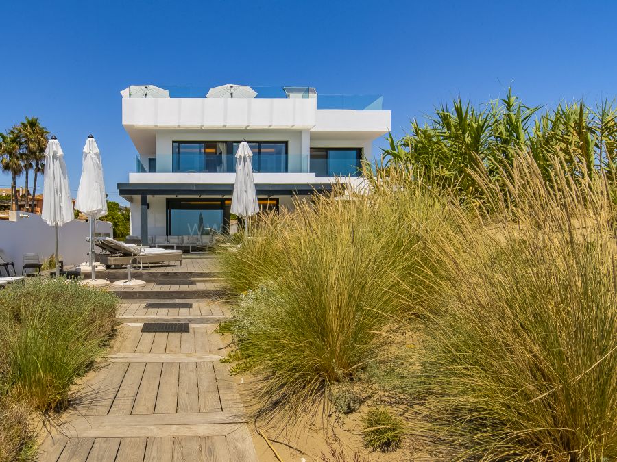Villa en première ligne de plage à Costabella