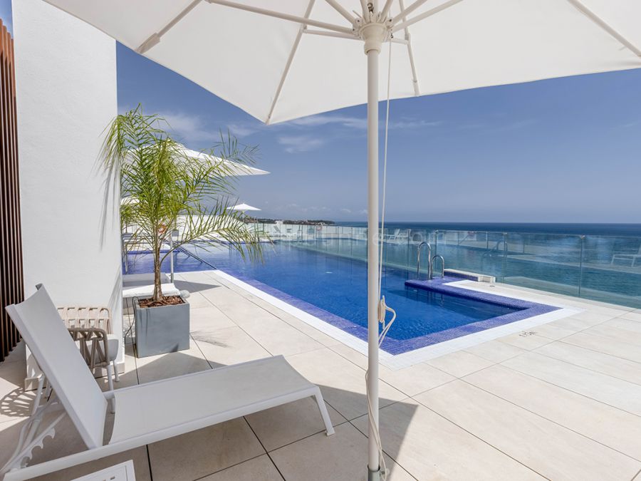 New off Plan Frontline Strand modernen Penthouse in Estepona Stadt
