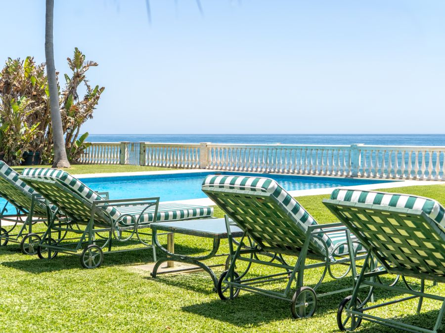 Classic Beachfront Villa, Guadalmina Baja