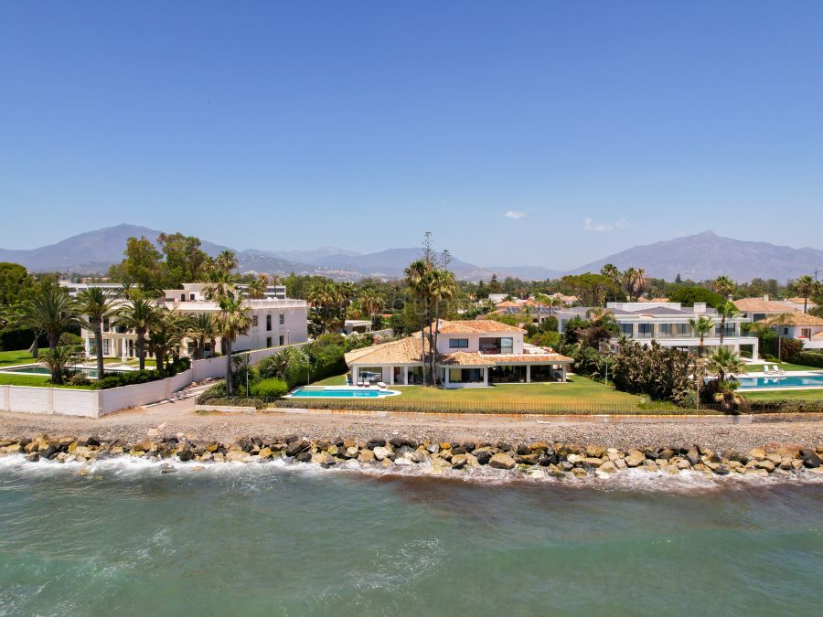 Renovated Beachfront Villa in Guadalmina