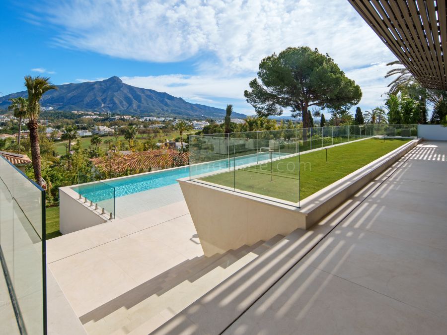 Villa de Lujo con Vistas a la Montaña, Nueva Andalucía