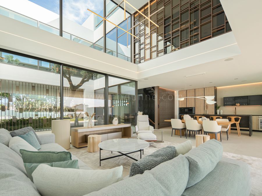 Villa Contemporaine, Vilas 12, Golden Mile