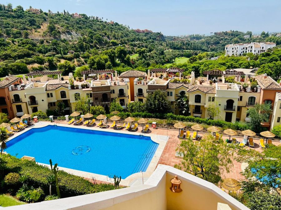 Erdgeschosswohnung mit Garten, Los Arqueros, Benahavís