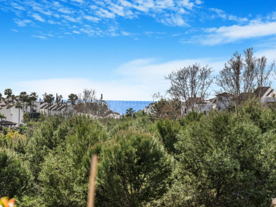 Zeitgenössische Villa mit Meerblick in der Exklusiven Goldenen Meile, Marbella