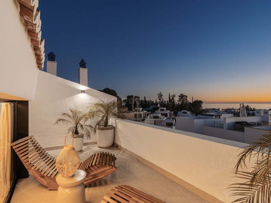 Luxury Sea View Townhouse, Altos de Puente Romano