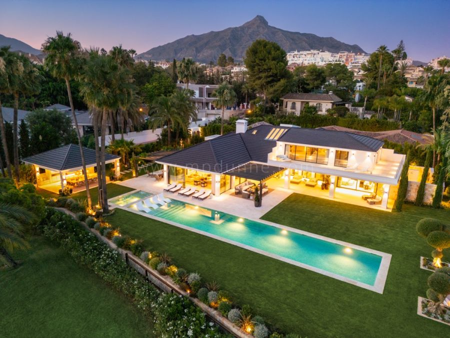 Luxury Frontline Golf Villa, Las Brisas Nueva Andalucía